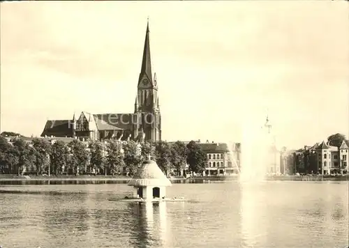 Schwerin Pfaffenteich Entenhaus Fontaene Dom Kat. Schwerin