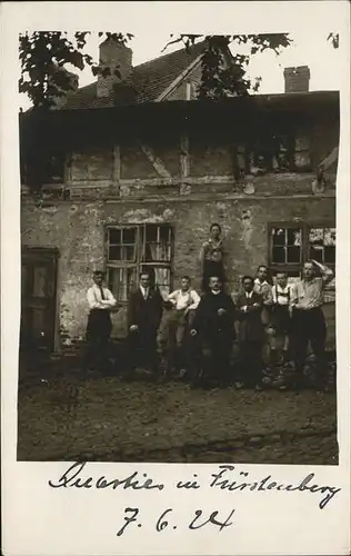 Fuerstenberg Oder Spree Wohnhaus Gruppenfoto Maenner Kat. Eisenhuettenstadt