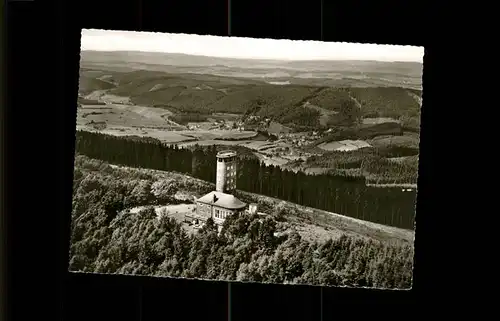 Kirchhundem Aussichtsturm Hohe Bracht Blick auf Bitstein Fliegeraufnahme Kat. Kirchhundem