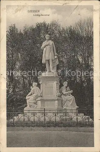 Giessen Lahn Liebig Denkmal / Giessen /Giessen LKR