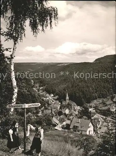 Lauterbach Schwarzwald Totalansicht Kinder am Wegweiser Kat. Lauterbach