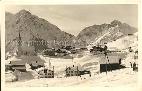 Hirschegg Kleinwalsertal Vorarlberg Ortsansicht mit Kirche Wintersportplatz Widderstein Allgaeuer Alpen Kat. Mittelberg