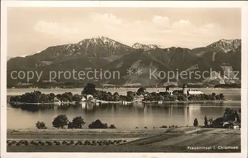 Fraueninsel Chiemsee mit Kloster Frauenwoerth Hochfelln Hochgern Chiemgauer Alpen Kat. Chiemsee