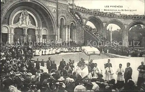 Lourdes Hautes Pyrenees Benediction du Saint Sacrement aux malades Kat. Lourdes