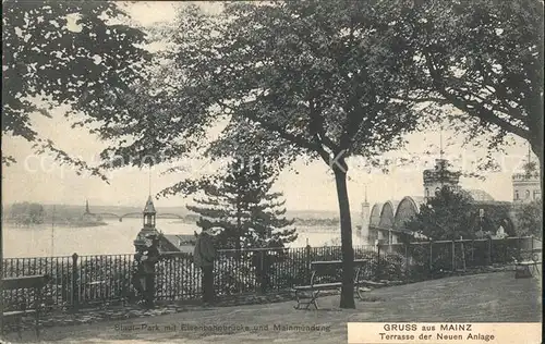 Mainz Rhein Terrasse der Neuen Anlage Stadtpark Eisenbahnbruecke Mainmuendung / Mainz Rhein /Mainz Stadtkreis