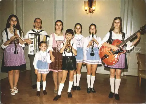 Schwalbach Taunus Musikerfamilie Moench Gruppenaufnahme Kat. Schwalbach am Taunus