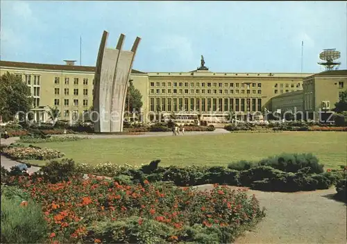 Berlin Flughafen Tempelhof Luftbrueckendenkmal Kat. Berlin