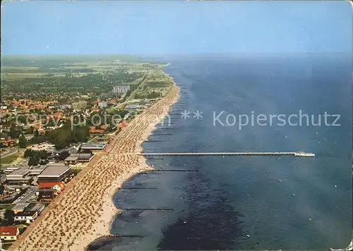 Groemitz Ostseebad Ostseebad mit Strand und Ort Fliegeraufnahme /  /