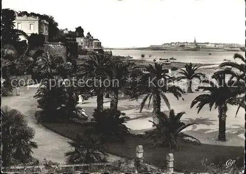 Dinard Ille et Vilaine Bretagne La Palmeraie au fond Saint Malo Kat. Dinard