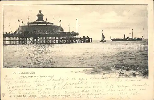 Scheveningen Wandelhoofd met Pleizierboot Kat. Scheveningen