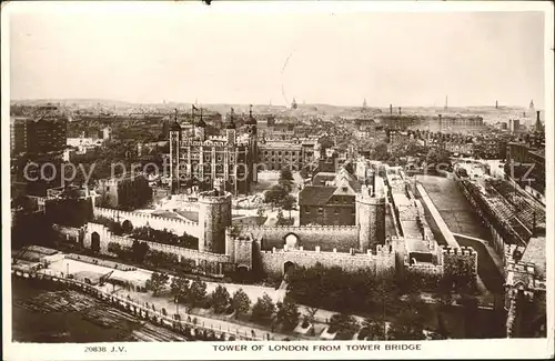 London Tower of London from Tower Bridge Kat. City of London