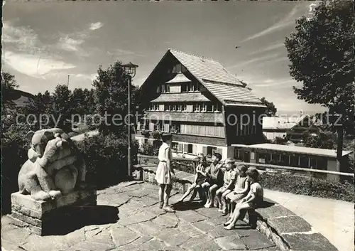 Trogen AR Kinderdorf Pestalozzi Dorfeingang Baerenplastik Haus Coccinella / Trogen /Bz. Mittelland