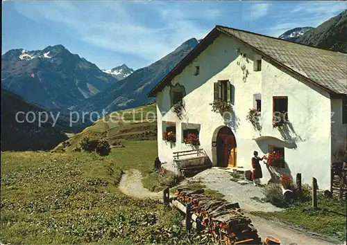 Bos-cha Altes Engadinerhaus Blick gegen Flueela Schwarzhorn / Guarda /Bz. Inn