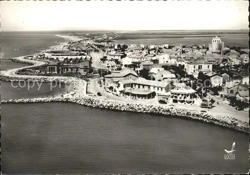 Saintes-Maries-de-la-Mer La Promenade de la Plage les Blocs Vue aerienne /  /