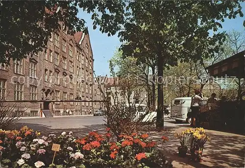 Schwabing Muenchen Elisabethplatz mit Gewerbeschule Kat. Muenchen