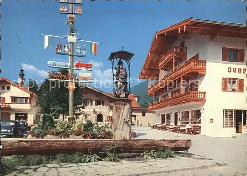 Ruhpolding Dorfplatz mit Maibaum und Marienbrunnen Kat. Ruhpolding