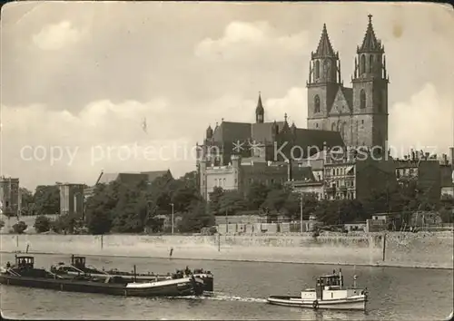 Magdeburg Blick ueber die Elbe auf den Dom Schlepper Frachtkahn Kat. Magdeburg