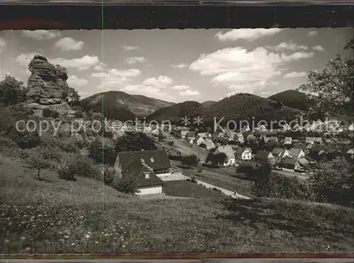 Erfweiler Pfalz Blick auf Hebelfelsen Felsformation Schwesternerholungsheim Maria Rast / Erfweiler /Suedwestpfalz LKR