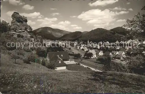 Erfweiler Pfalz Blick auf Hebelfelsen Felsformation Schwesternerholungsheim Maria Rast / Erfweiler /Suedwestpfalz LKR