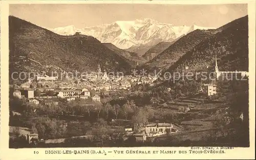 Digne les Bains Vue generale et Massif des Trois Eveches Alpes Kat. Digne les Bains