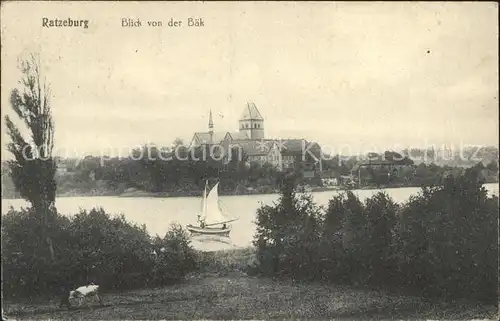 Ratzeburg Hund Segelboot Blick von der Baek Kat. Ratzeburg