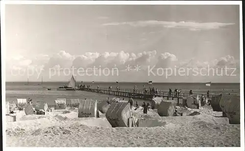 Groemitz Ostseebad Strand Seebruecke Ostseebad /  /