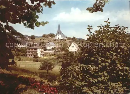 Wommelshausen Durchblick zur Kirche Kat. Bad Endbach