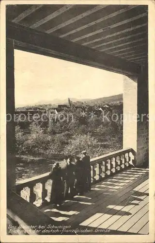 Schweigen Rechtenbach Weintor Blick nach der deutsch franzoesischen Grenze Kat. Schweigen Rechtenbach