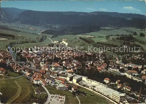 Couvet et Jura Neuchatelois vue aerienne Kat. Couvet