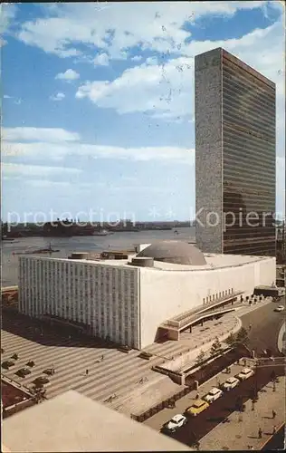 New York City United Nations Building with East River / New York /