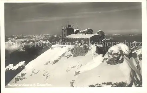 Zugspitze mit Muenchner Haus Kat. Garmisch Partenkirchen