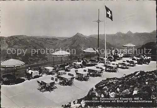 Beckenried Bahnrestaurant Klewenalp Terrasse mit Blick auf Vierwaldstaettersee Alpenpanorama Flagge Kat. Beckenried