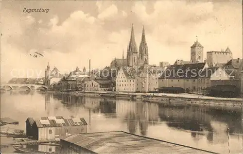 Regensburg Steinerne Bruecke mit Dom / Regensburg /Regensburg LKR