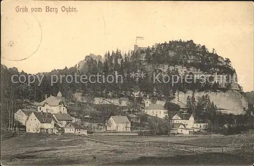 Oybin Teilansicht mit Kirche und Berg Oybin Kat. Kurort Oybin