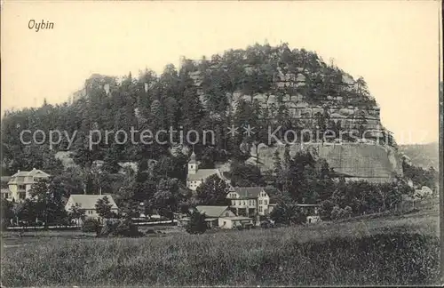 Oybin Teilansicht mit Kirche und Berg Oybin Zittauer Gebirge Kat. Kurort Oybin