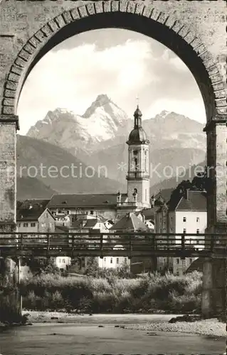 Traunstein Oberbayern Durchblick zur Kirche Kat. Traunstein