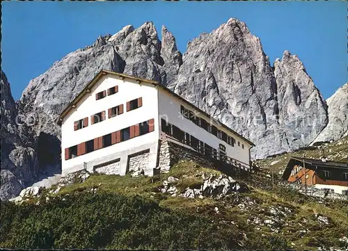 Gruttenhuette Berghaus gegen Ellmauer Halt Leuchsturm Wilder Kaiser Kat. Wildermieming