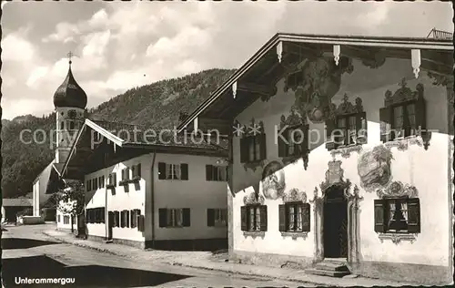 Unterammergau Ortspartie an der Kirche Fassadenmalerei Kat. Unterammergau