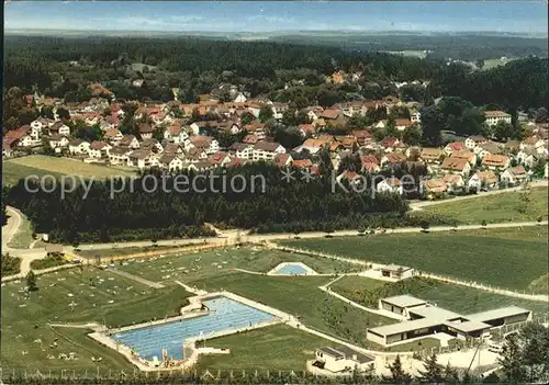 Koenigsfeld Schwarzwald Panorama mit Schwimmbad Fliegeraufnahme Kat. Koenigsfeld im Schwarzwald