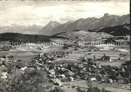 Riggisberg mit Stockhornkette Gantrischgebiet / Riggisberg /Bz. Seftigen