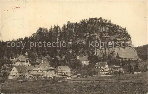 Oybin Teilansicht mit Berg Oybin Zittauer Gebirge Kat. Kurort Oybin