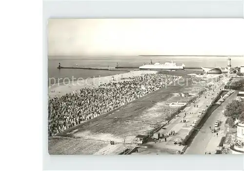 Warnemuende Ostseebad Blick vom Hotel Neptun auf Strand und Leuchtturm Kat. Rostock