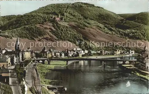 Bernkastel Kues Partie an der Mosel mit Burg Landshut Kat. Bernkastel Kues