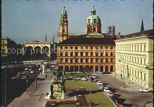 Muenchen Odeonsplatz Feldherrnhalle Reiterstandbild Denkmal Theatinerkirche Kat. Muenchen