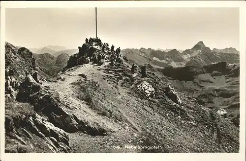 Allgaeuer Alpen Nebelhorngipfel mit Blick gegen Zugspitze und Hochvogel