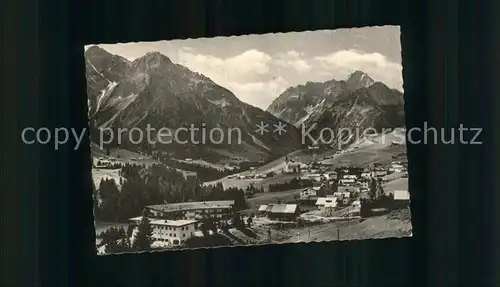 Hirschegg Kleinwalsertal Vorarlberg mit Elfer und Zwoelferkopf und Widderstein Kat. Mittelberg