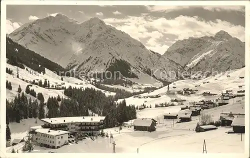 Hirschegg Kleinwalsertal Vorarlberg mit Elferkopf Zwoelferkopf und Widderstein Kat. Mittelberg