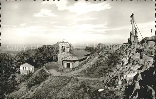 Milseburg Kapelle mit Kreuzgruppe und Schutzhuette Serie Schoenes Deutschland Die Rhoen Kat. Hilders