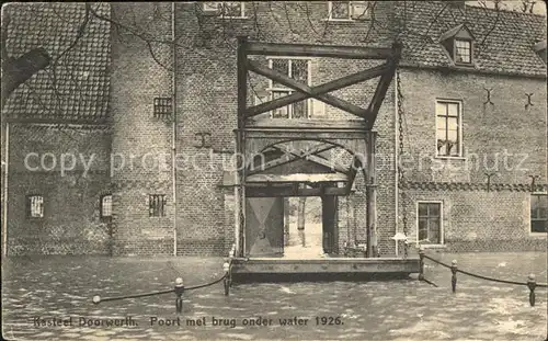 Doorwerth Kasteel Poort met brug onder water  Kat. Doorwerth