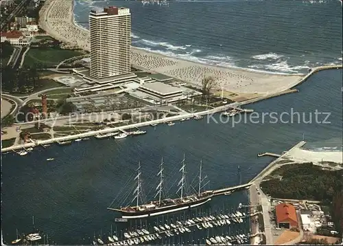 Travemuende Ostseebad Fliegeraufnahme Strand und Hafen Kat. Luebeck